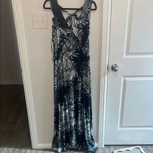 Elegant Black and White Floral Maxi Dress